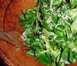 „Schnee“ über Salat: Mit Meerrettich